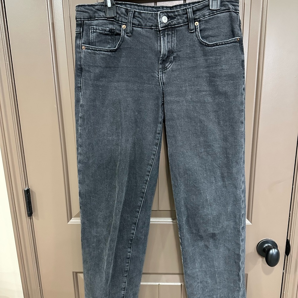 Old Navy Women's Straight Leg Jeans in Charcoal